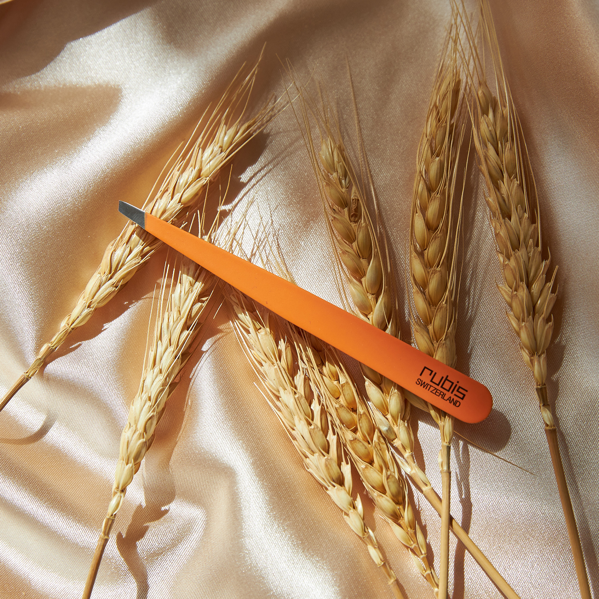 Rubis orange stainless steel tweezers with oblique tip