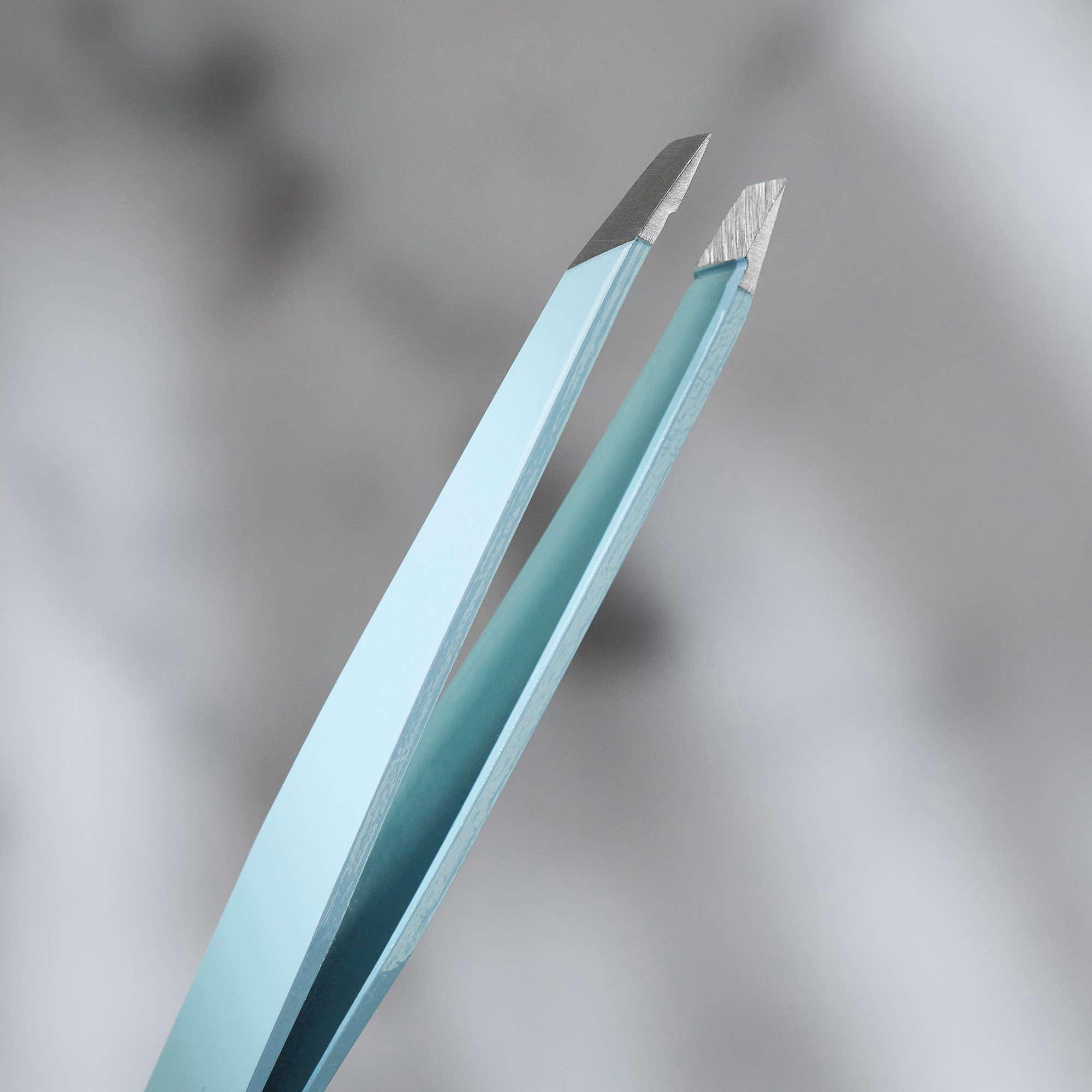 Rubis stainless steel tweezers with slant tip light blue